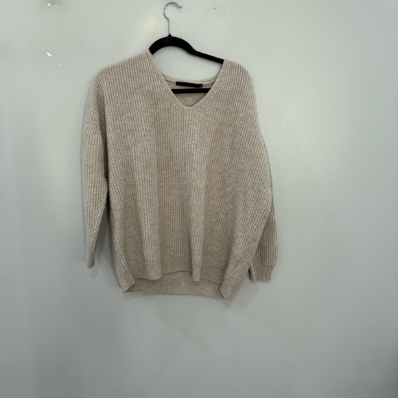 Jenni Kayne Sweater Shaker Stitch Cabin V-Neck Wool Cashmere in Oatmeal - Picture 4 of 8
